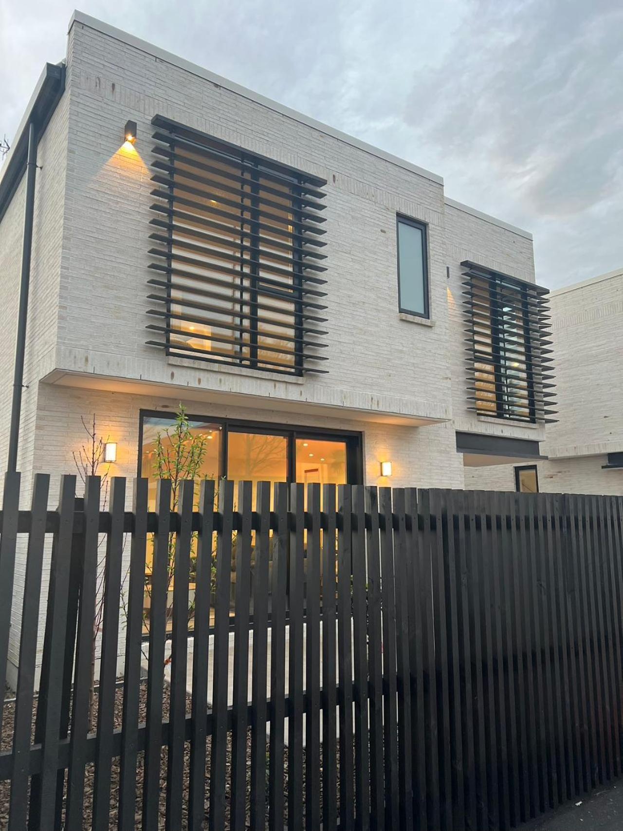 Cbd Contemporary Comfort Townhouse 2 Bed 2Bath Christchurch Eksteriør billede